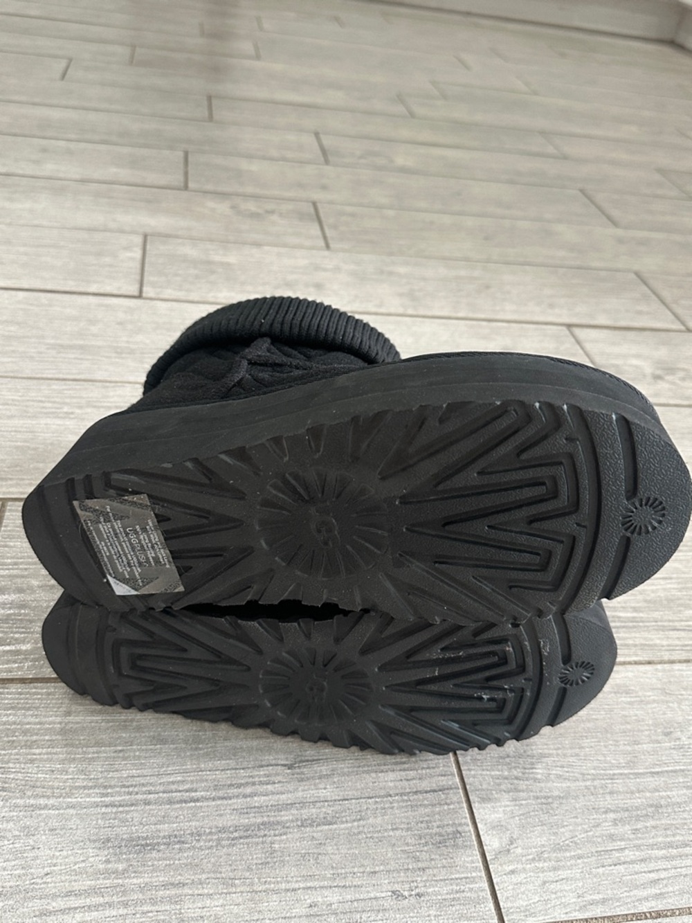 UGG Classic Mini Platform Felted Black Boots New! - Picture 10 of 10